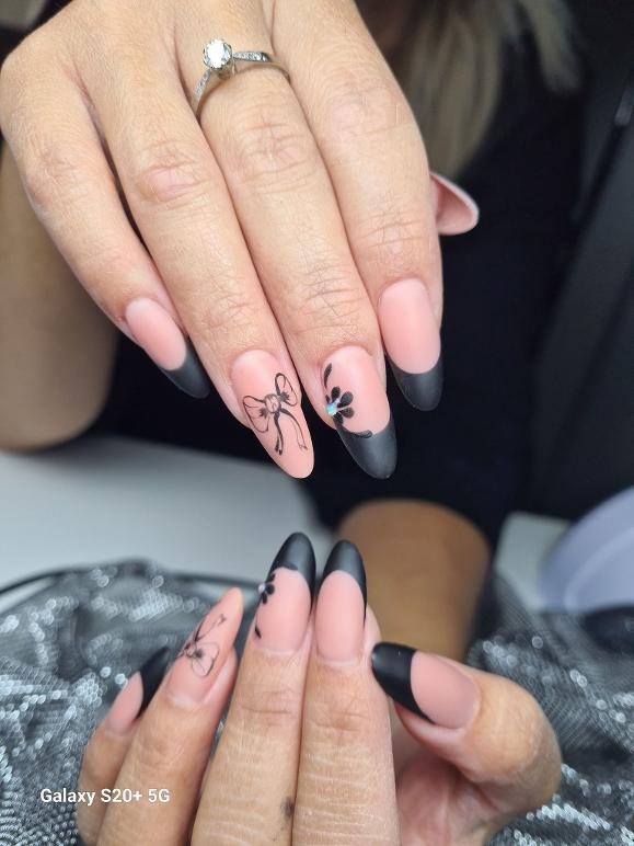 Images Vasvari Nail and Beauty Bar