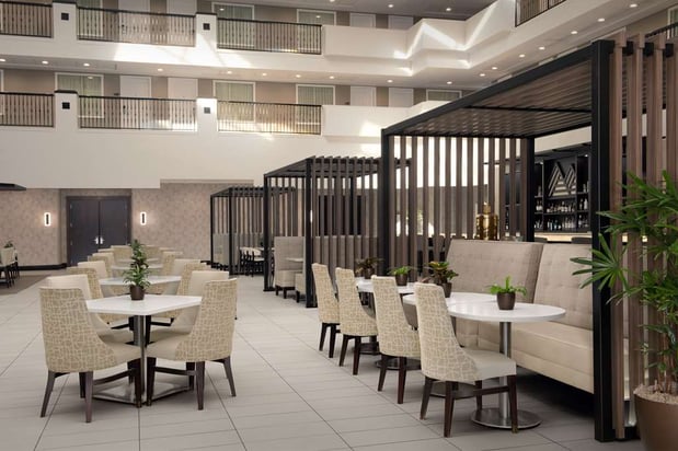 Images Embassy Suites by Hilton    La Quinta Hotel & Spa