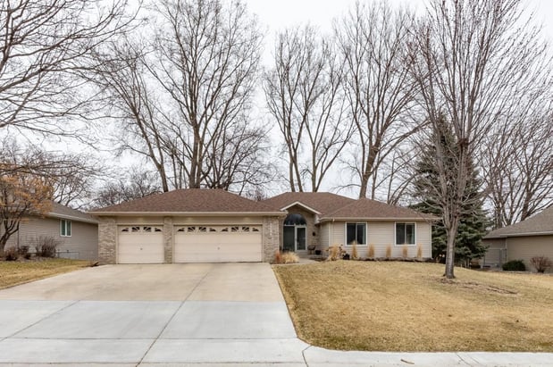 Images Abigail Ostendorf, RE/MAX Results