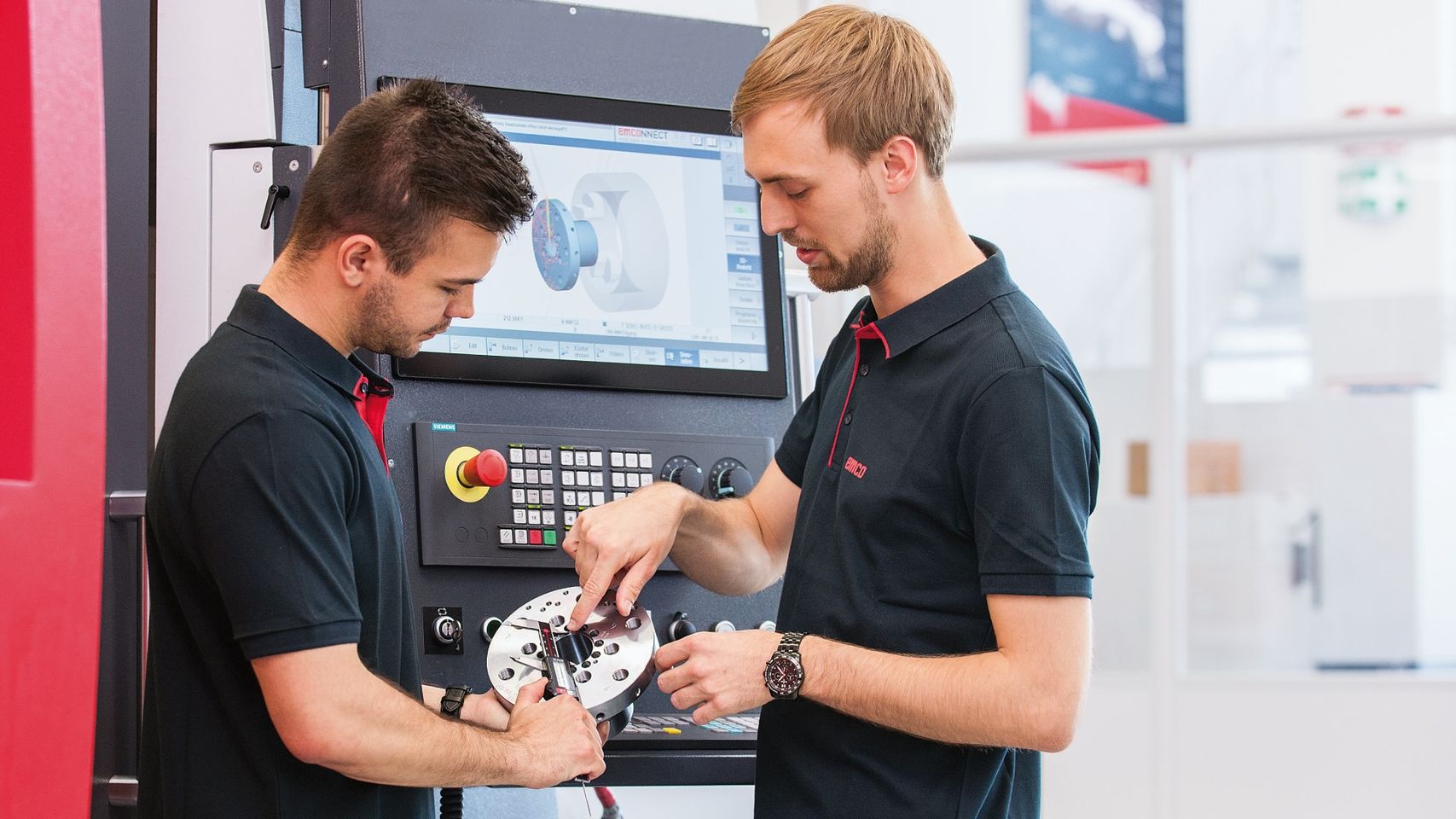 Bild 6 von EMCO Drehmaschinen, Fräsmaschinen und CNC Training