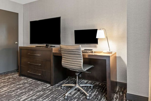 Images Embassy Suites by Hilton Crystal City National Airport