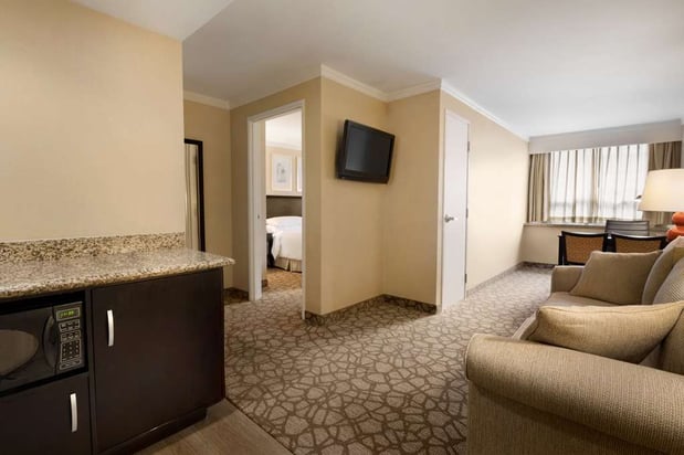 Images Embassy Suites by Hilton Los Angeles Glendale