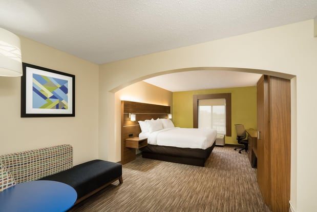 Images Holiday Inn Express & Suites Louisville East by IHG