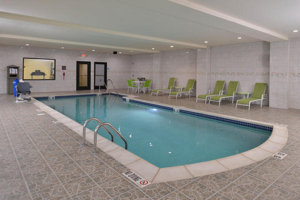 Images Holiday Inn Express & Suites Dearborn SW - Detroit Area by IHG