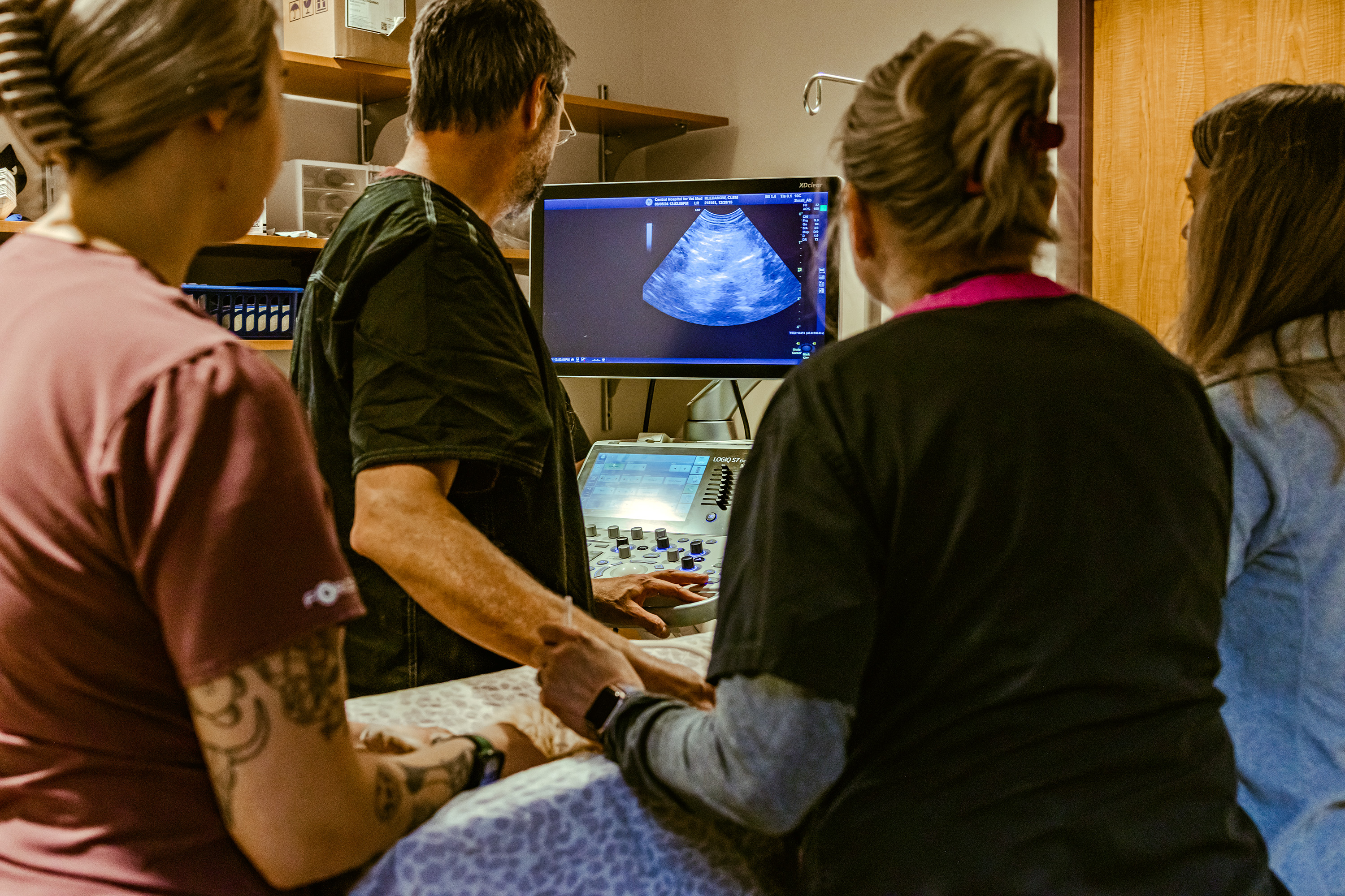 Ultrasound uses sound waves to form images of internal anatomy. We utilize ultrasound daily to get detailed images of internal organs, muscles, tendons, and other structures to quickly and reliably help diagnose many abdominal, thoracic and musculoskeletal conditions.