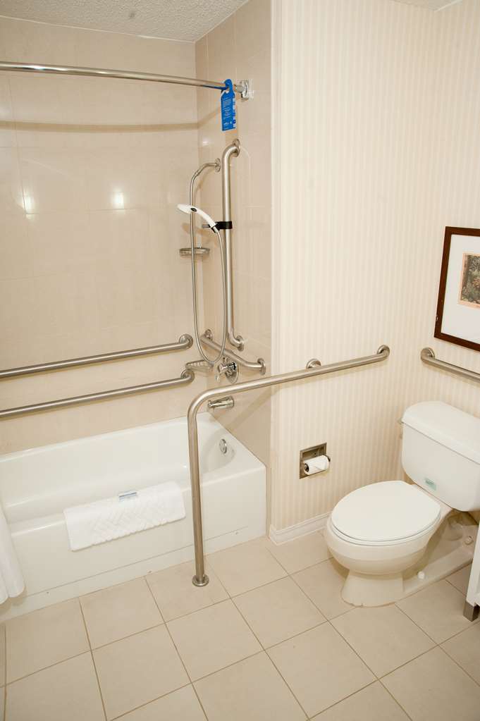 Guest room bath