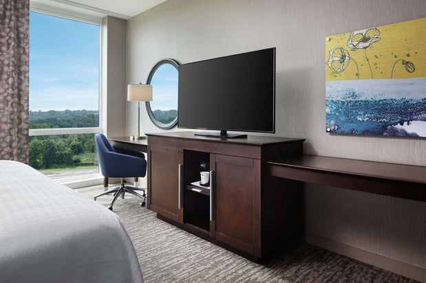 Images Hampton Inn & Suites Teaneck Glenpointe