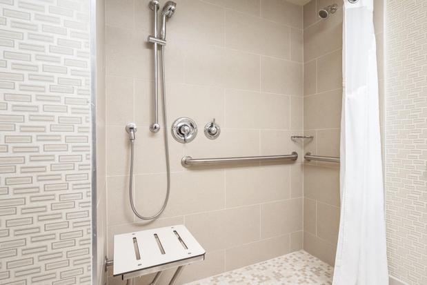 Images Holiday Inn Manitowoc by IHG