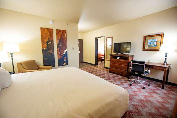 Images Best Western Plus Cimarron Hotel & Suites