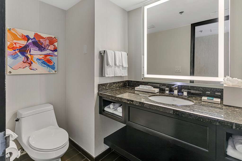 Guest room bath