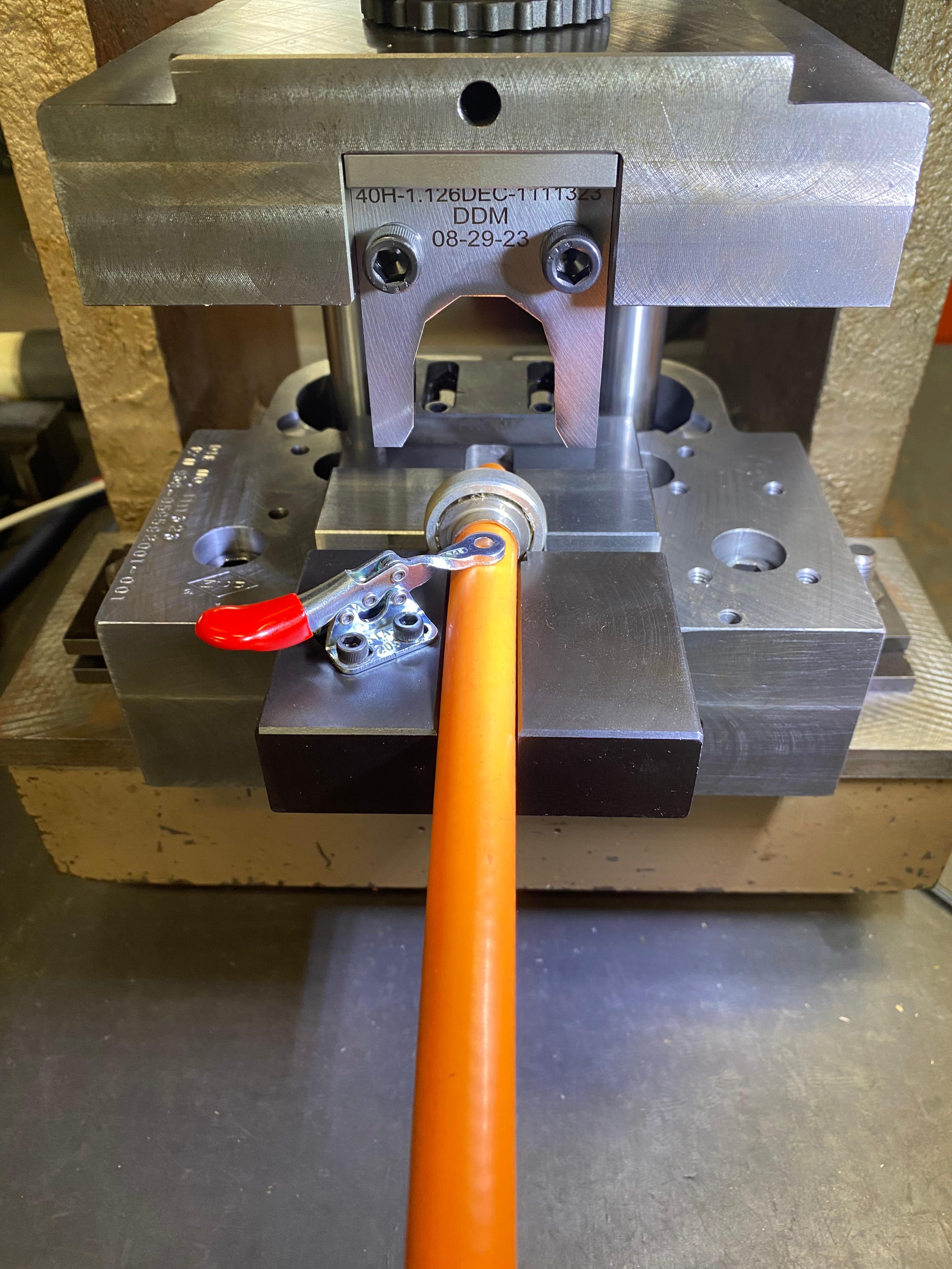 Heavy duty wire applicator
