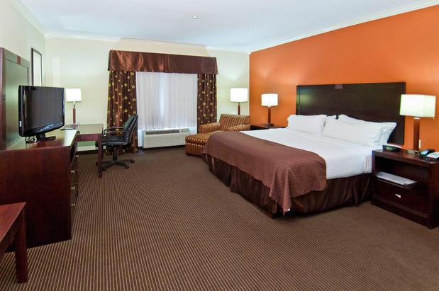 Images Holiday Inn & Suites Lake Charles South, an IHG Hotel