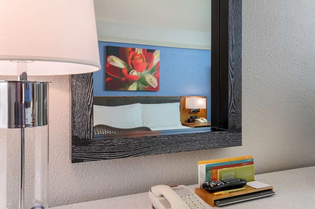 Images Hilton Garden Inn Dallas/Market Center