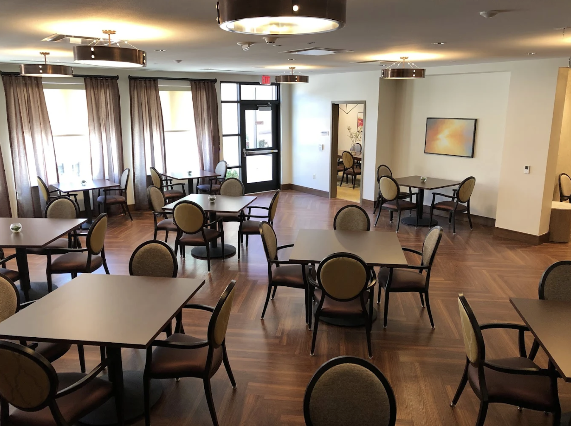 Dining area inside Buena Vista Health & Recovery Center of Chandler designed to provide a comfortable and welcoming space for patients during behavioral health and addiction recovery treatment.