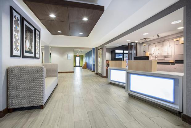 Images Holiday Inn Express Kansas City - at the Legends by IHG