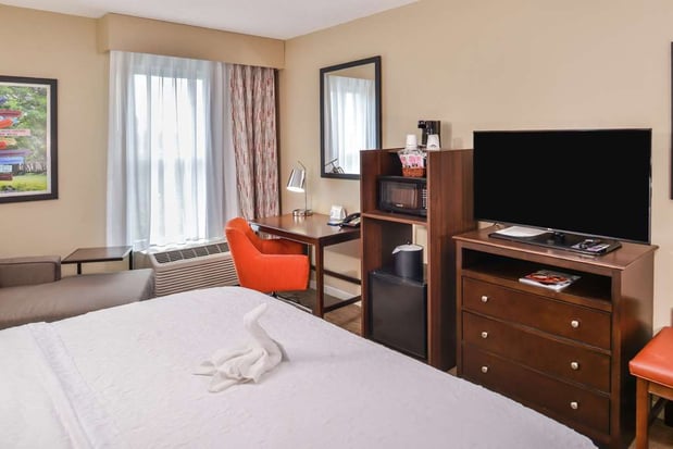 Images Hampton Inn & Suites Charlotte-Arrowood Rd.