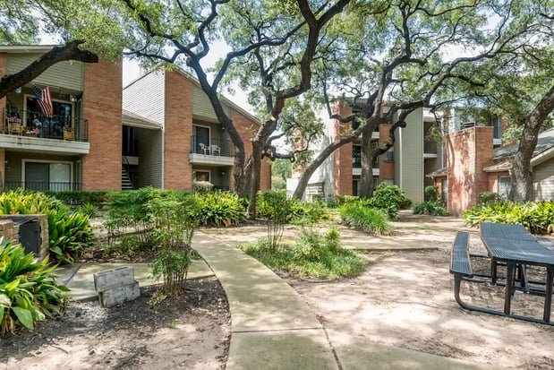 Images Village Oaks