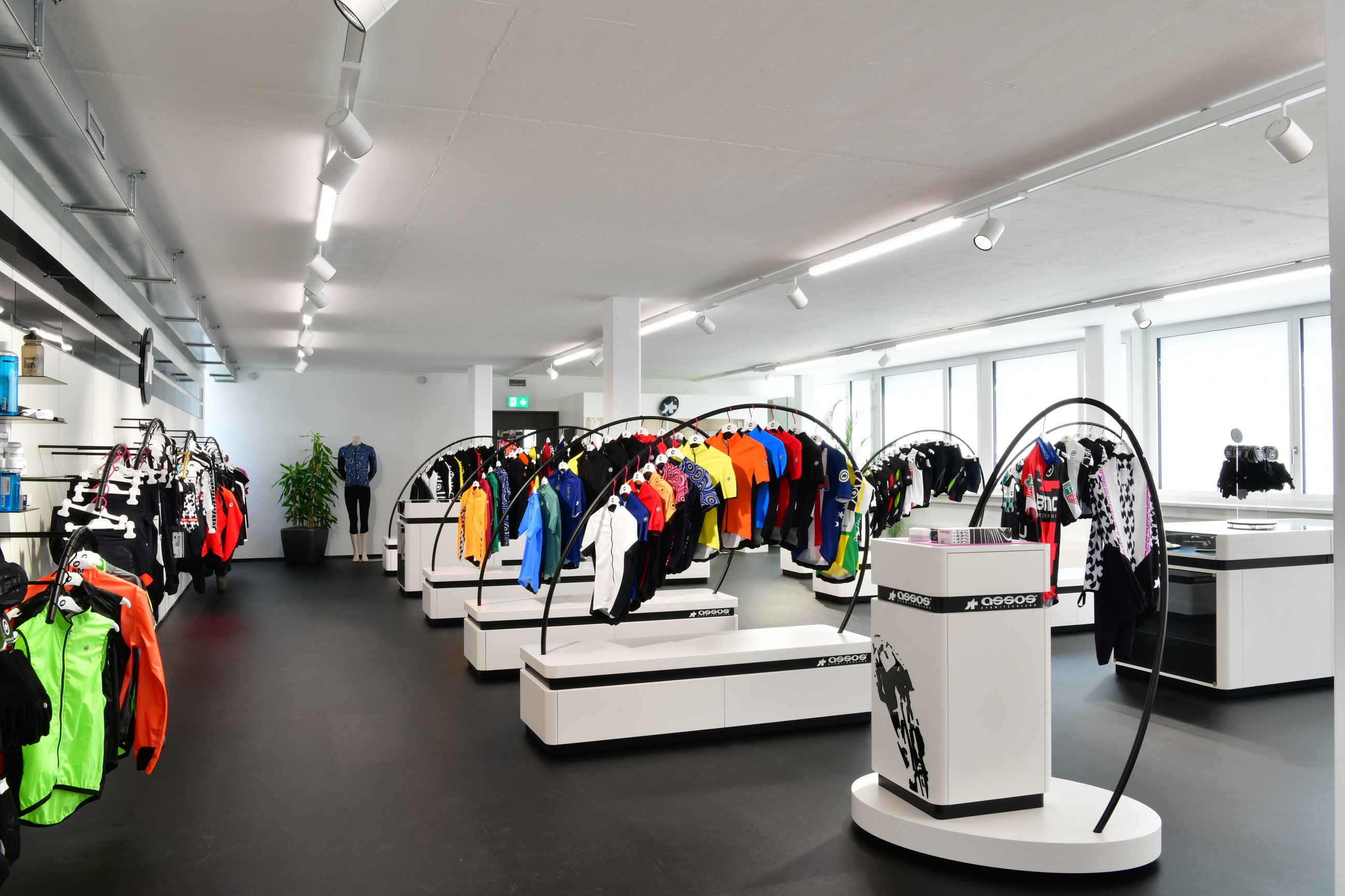 ProShop Uster, Loren-Allee 20 in Uster