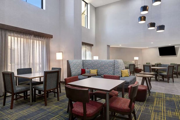 Images Hampton Inn & Suites Marina