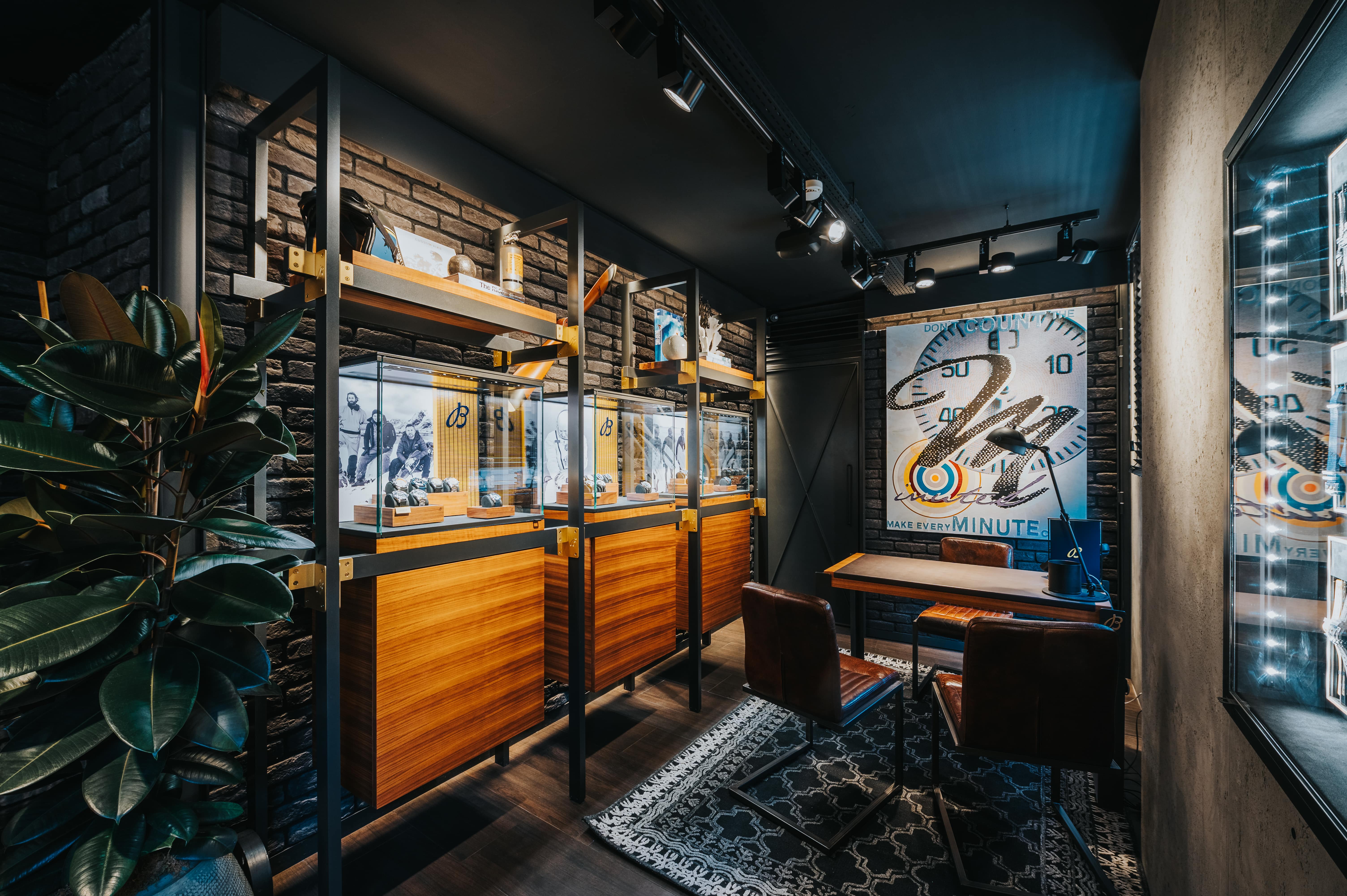 Breitling Boutique à Paris 08 75008 (15 Rue Royale): Adresse, horaires,  téléphone - 118000.fr