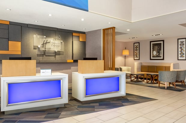 Images Holiday Inn Express & Suites Redding by IHG
