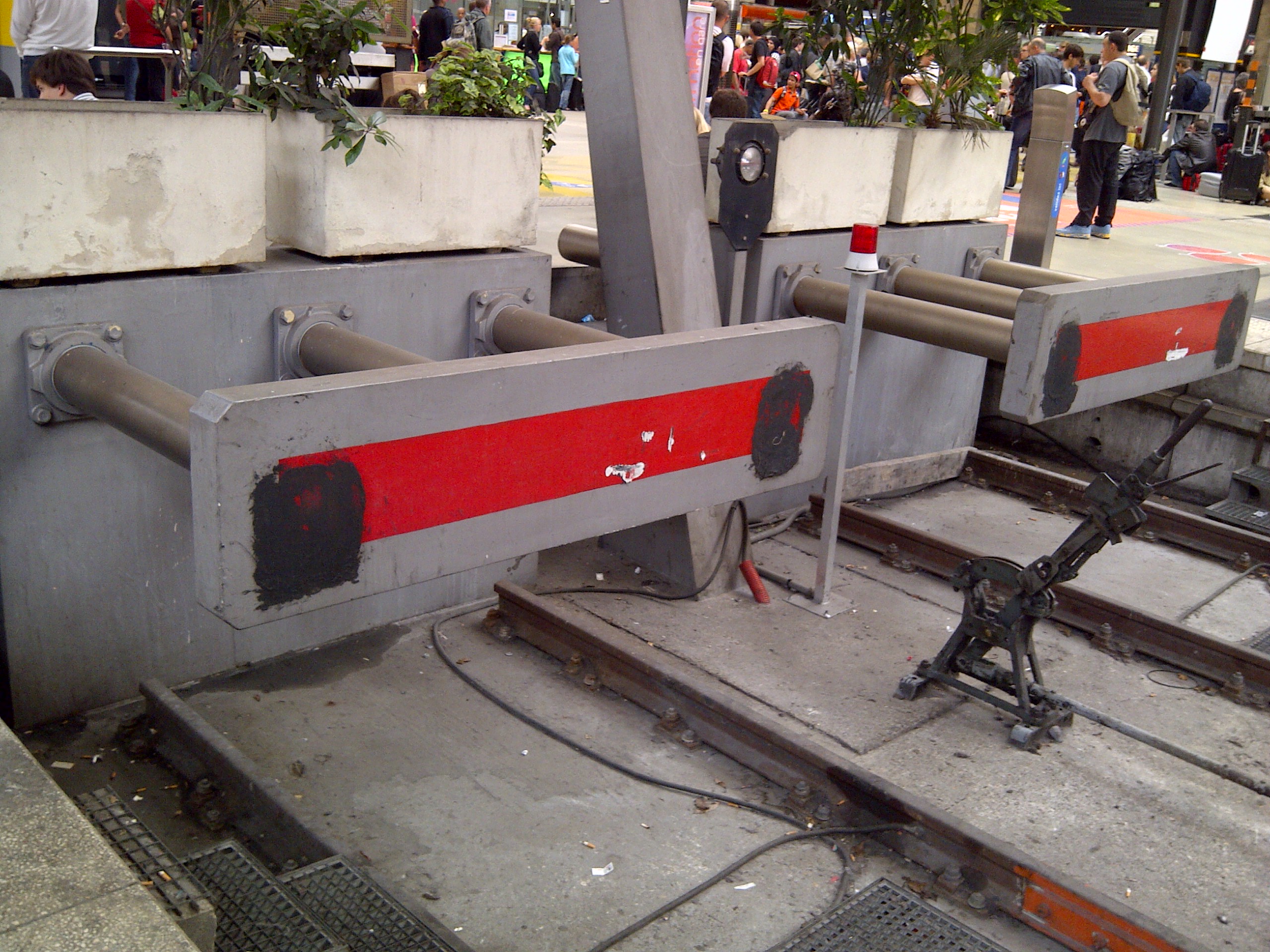 DYNA SHOCK SYSTEM - Verbindungsbüro Deutschland, Walter-Kolb-Strasse 9-11 in Frankfurt am Main