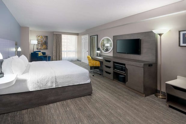Images Hampton Inn & Suites Kansas City-Country Club Plaza