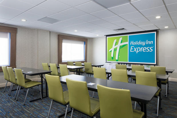 Images Holiday Inn Express Louisville Northeast by IHG