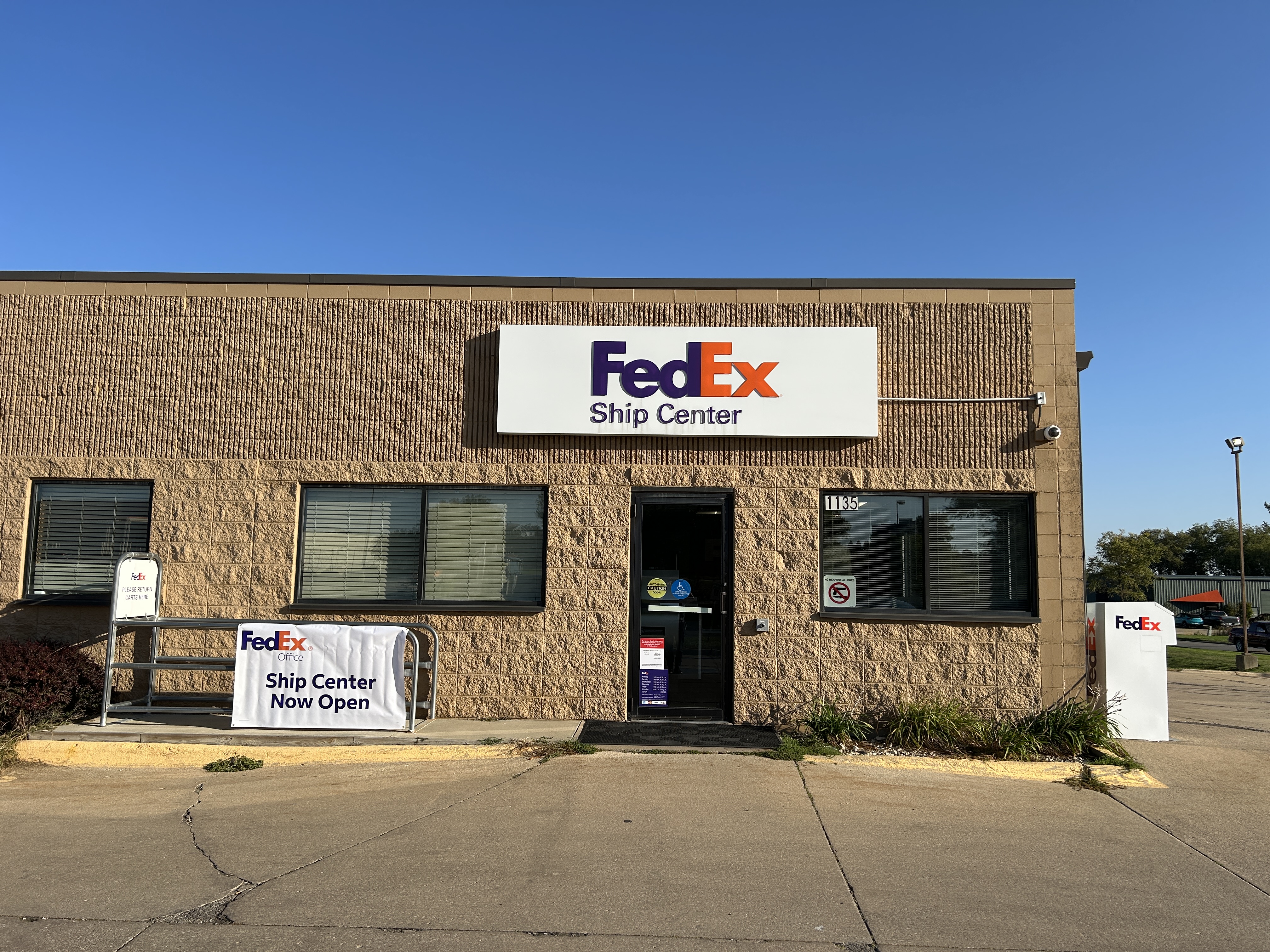 FedEx Office Ship Center Image