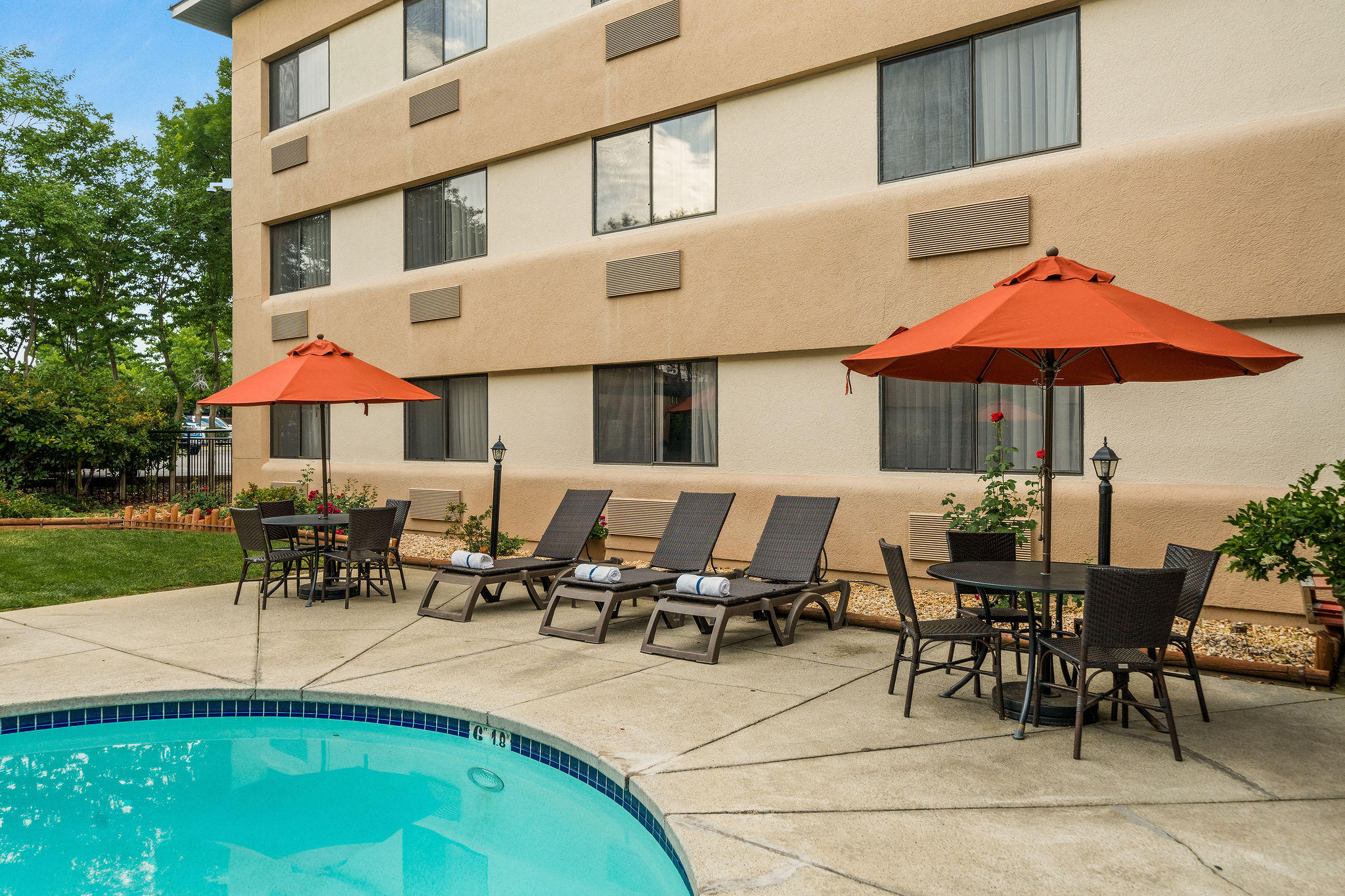 Outdoor Pool & Spa