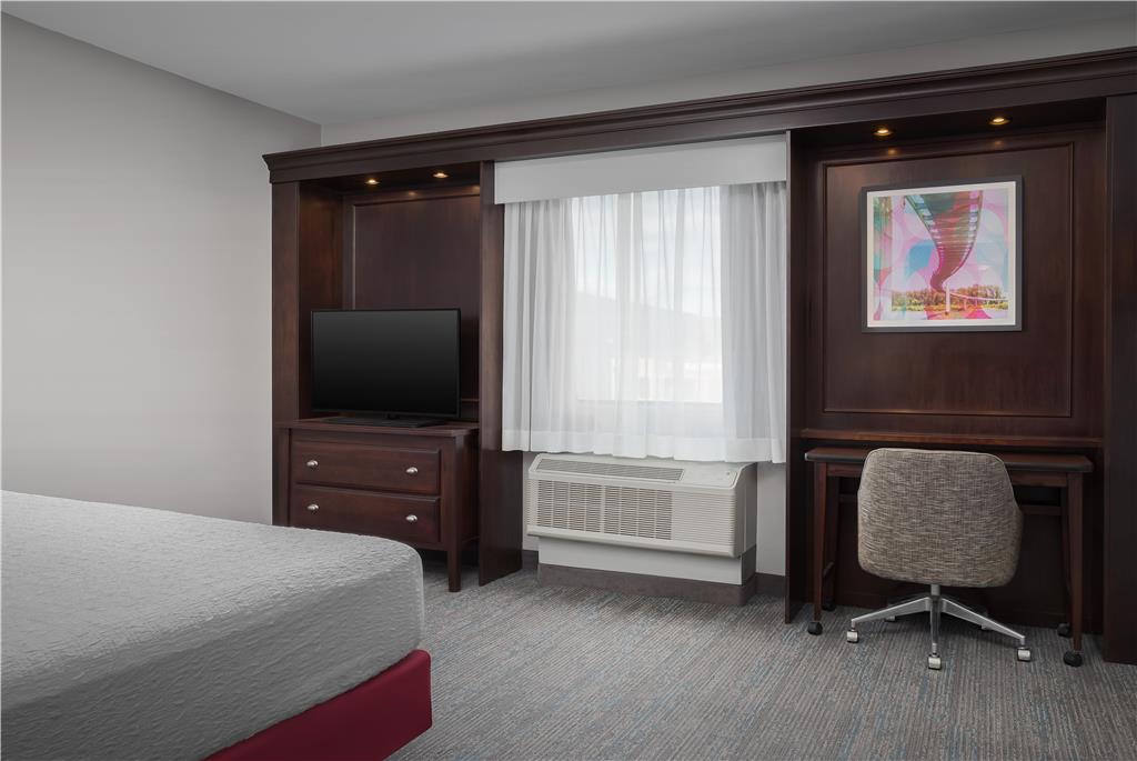 Hampton Inn & Suites Omaha-Downtown