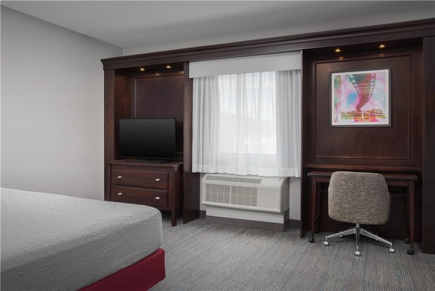 Images Hampton Inn & Suites Omaha-Downtown