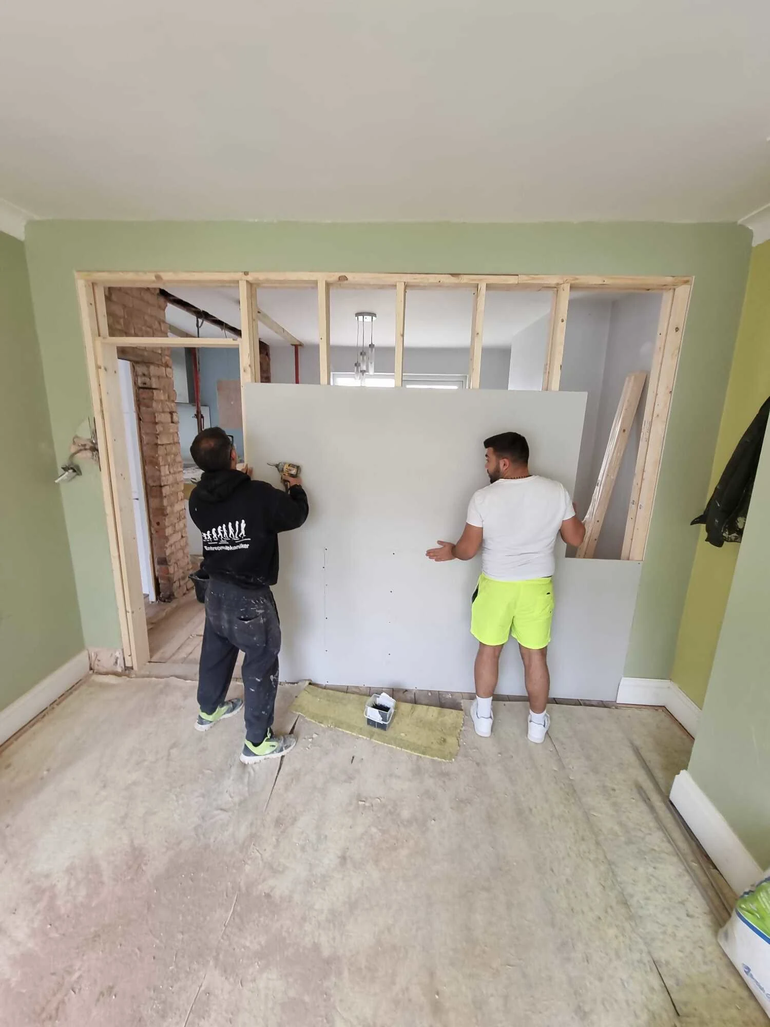 Images Ivo & Tina HK Service Ltd