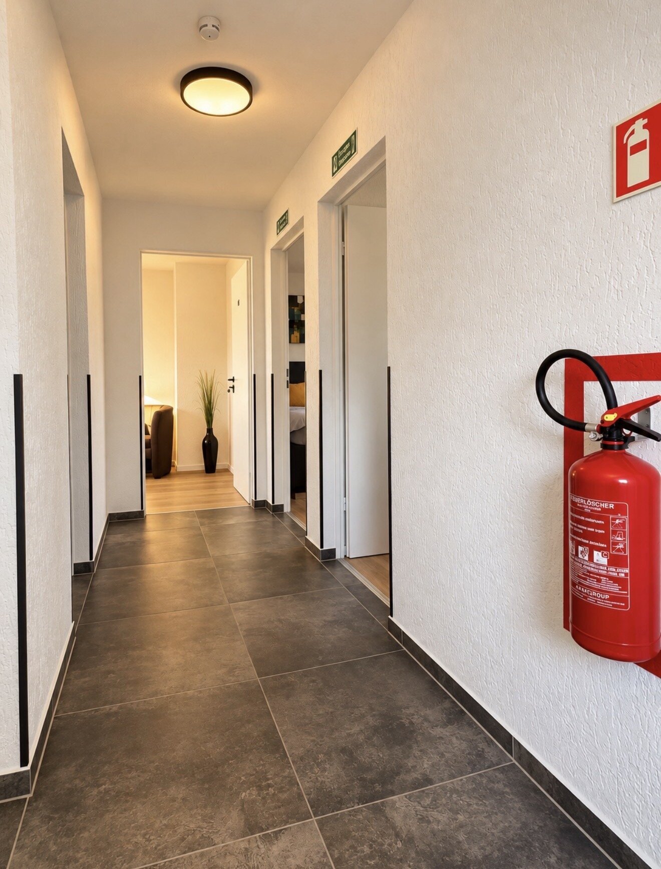 HK ROOMS UG (haftungsbeschränkt), Merkatorstraße 5 in Grevenbroich
