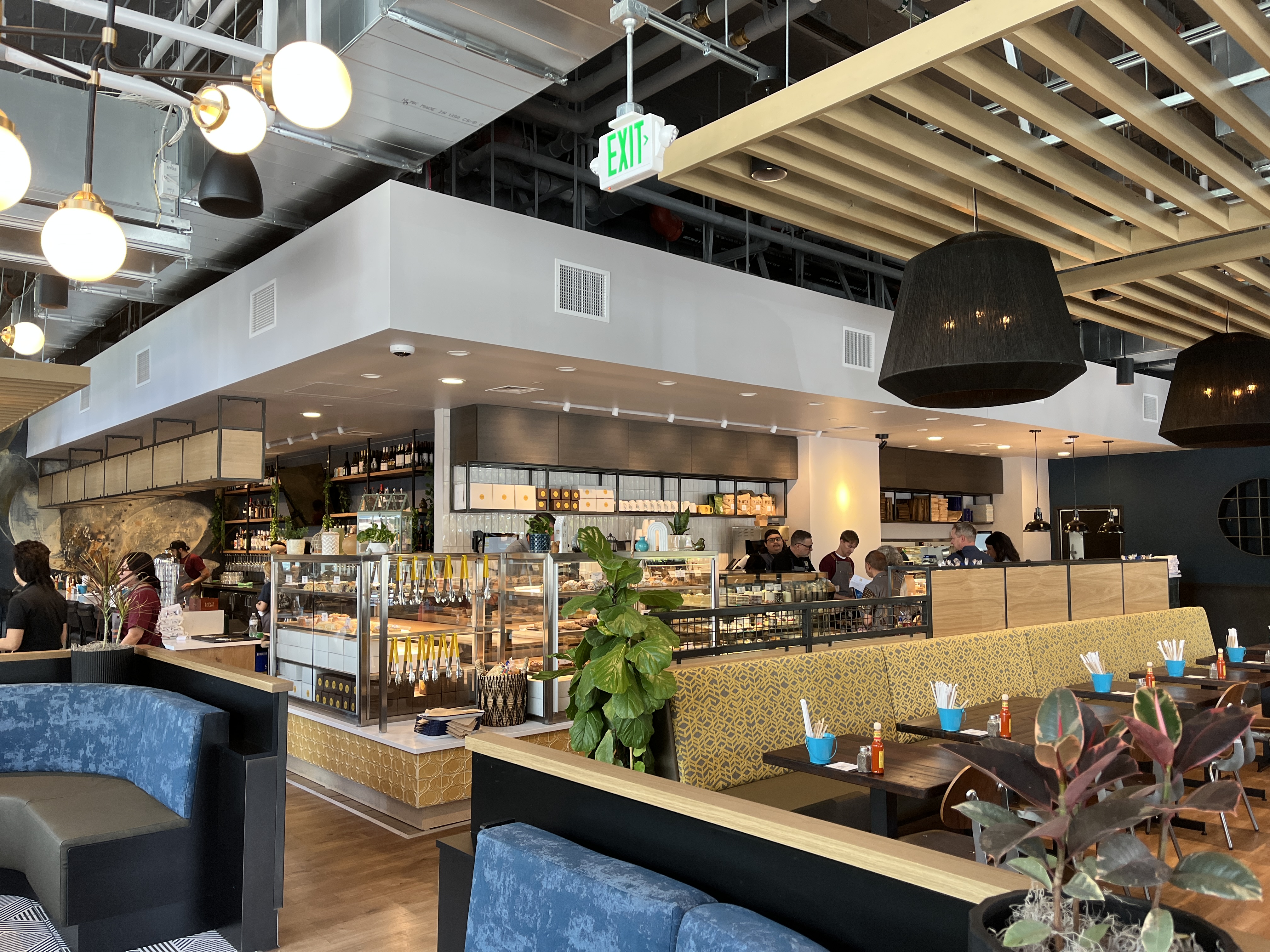 A fine casual eatery with counter service and a self service pastry display