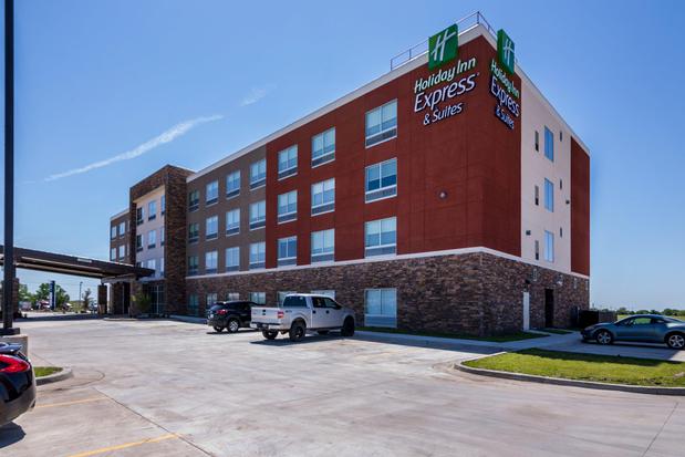 Images Holiday Inn Express & Suites Blackwell, an IHG Hotel
