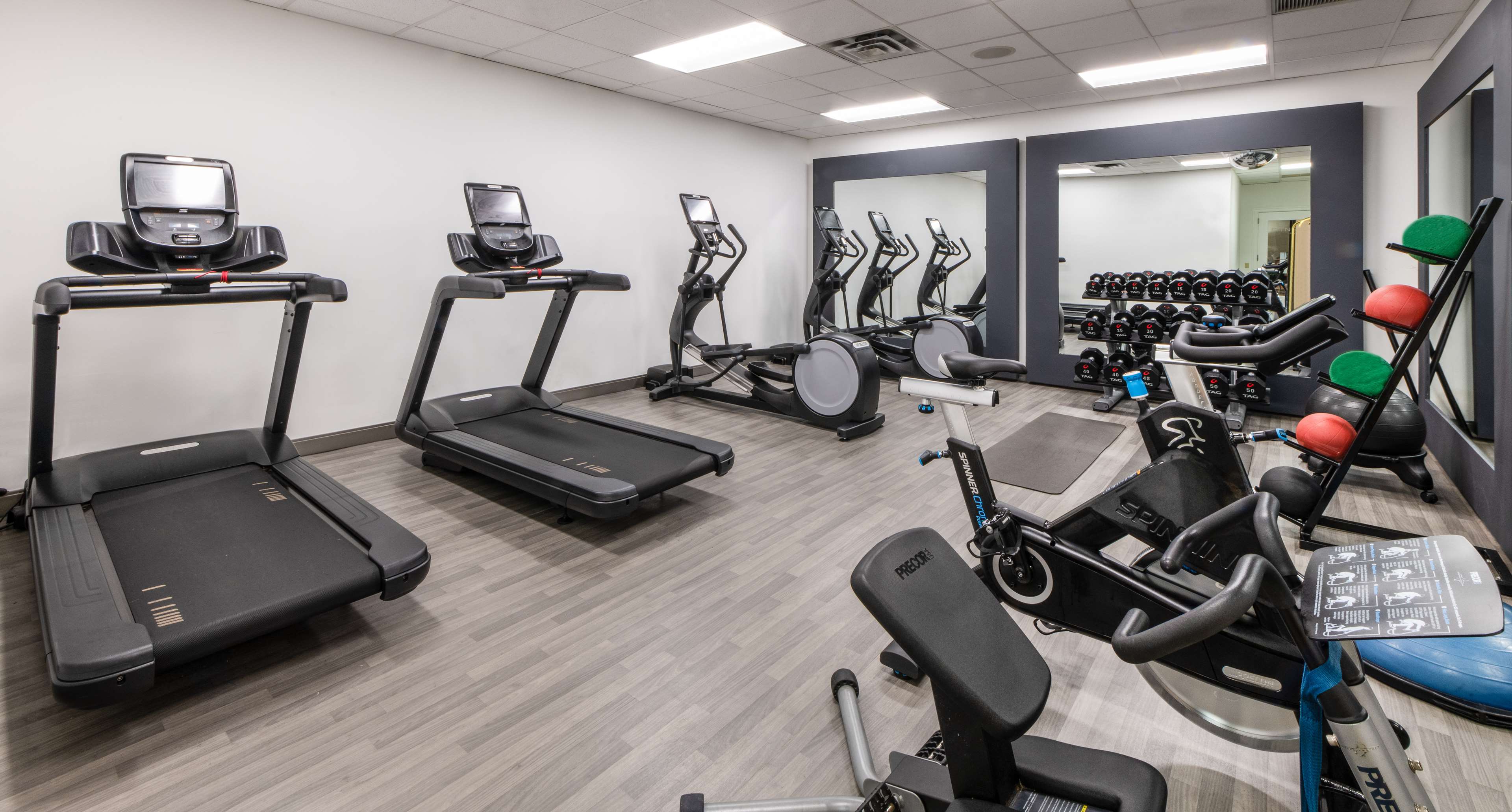 DoubleTree by Hilton Newark Penn Station