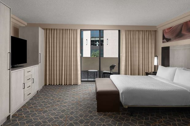 Images Embassy Suites by Hilton Phoenix Biltmore