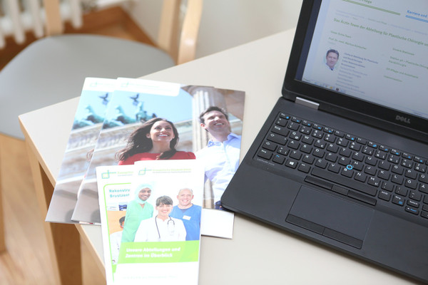 Im ganzen Haus steht unseren Patienten kostenloses WLAN zur Verfügung.
