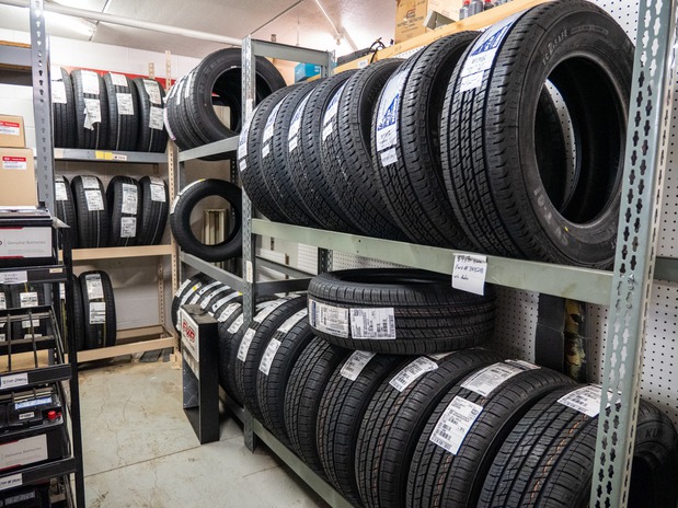 Images Luther Kia of Bloomington