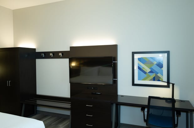 Images Holiday Inn Express & Suites Franklin - Berry Farms by IHG