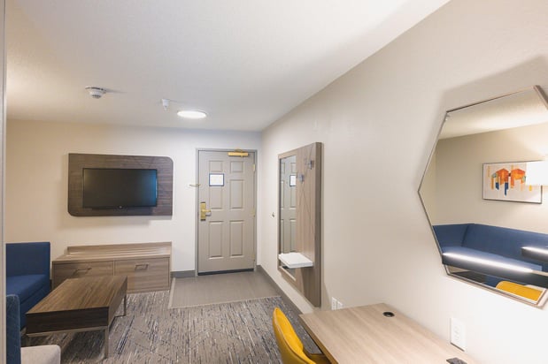Images Holiday Inn Express & Suites Marquette by IHG