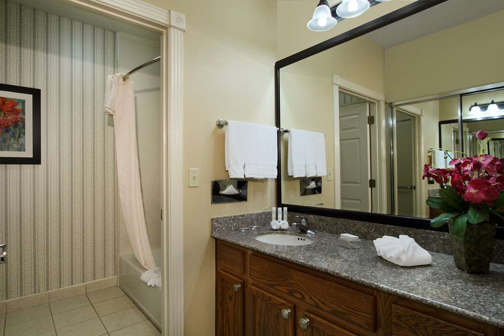 Guest room bath