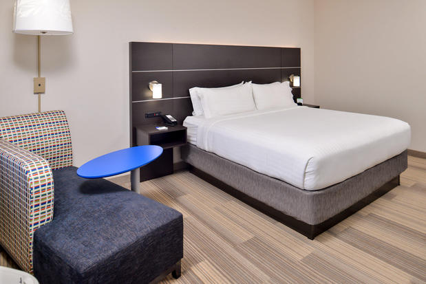 Images Holiday Inn Express & Suites Lee's Summit - Kansas City, an IHG Hotel