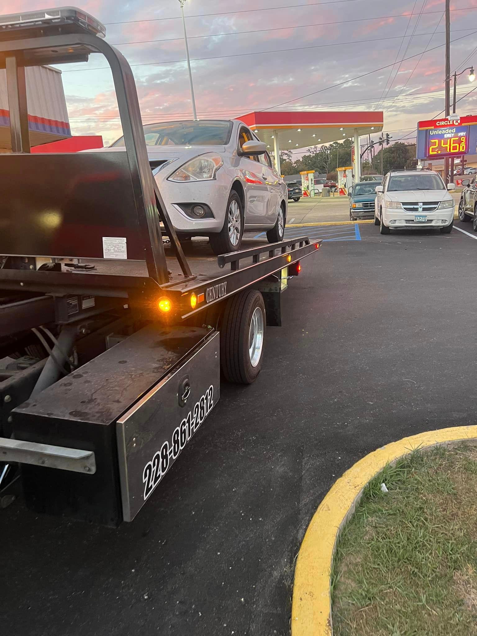 J&J Affordable Towing offers roll back tow truck services, designed to transport vehicles that cannot be towed conventionally. Our roll back tow trucks provide a flat and level platform, ensuring the safe and secure transportation of your vehicle, even if it's inoperable or damaged. Trust us to handle your vehicle with care and precision when you need a roll back tow.