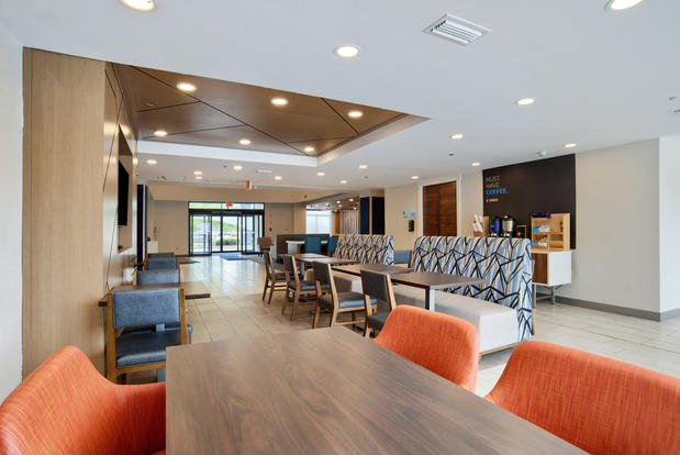 Images Holiday Inn Express & Suites Mobile – I-65 by IHG