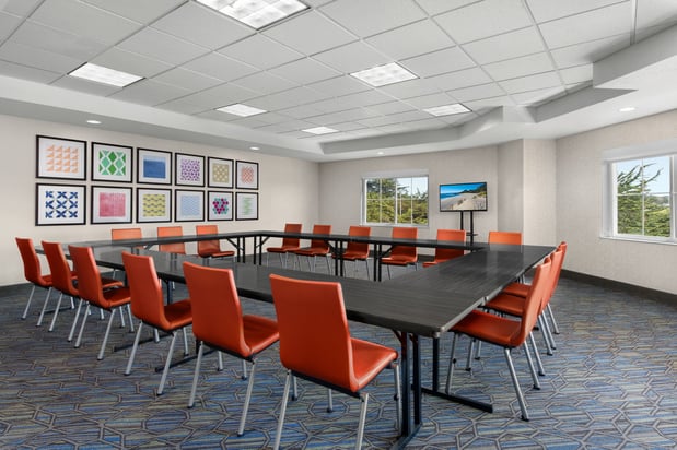 Images Holiday Inn Express & Suites Marina - State Beach Area by IHG