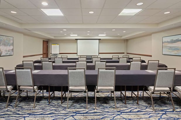 Images Embassy Suites by Hilton Tampa USF Near Busch Gardens
