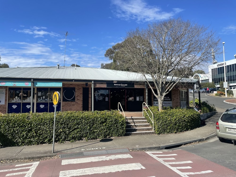 Images Vintage Cellars Round Corner