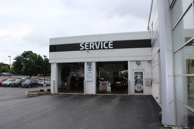 Images Russ Darrow Kia of Waukesha Service Center